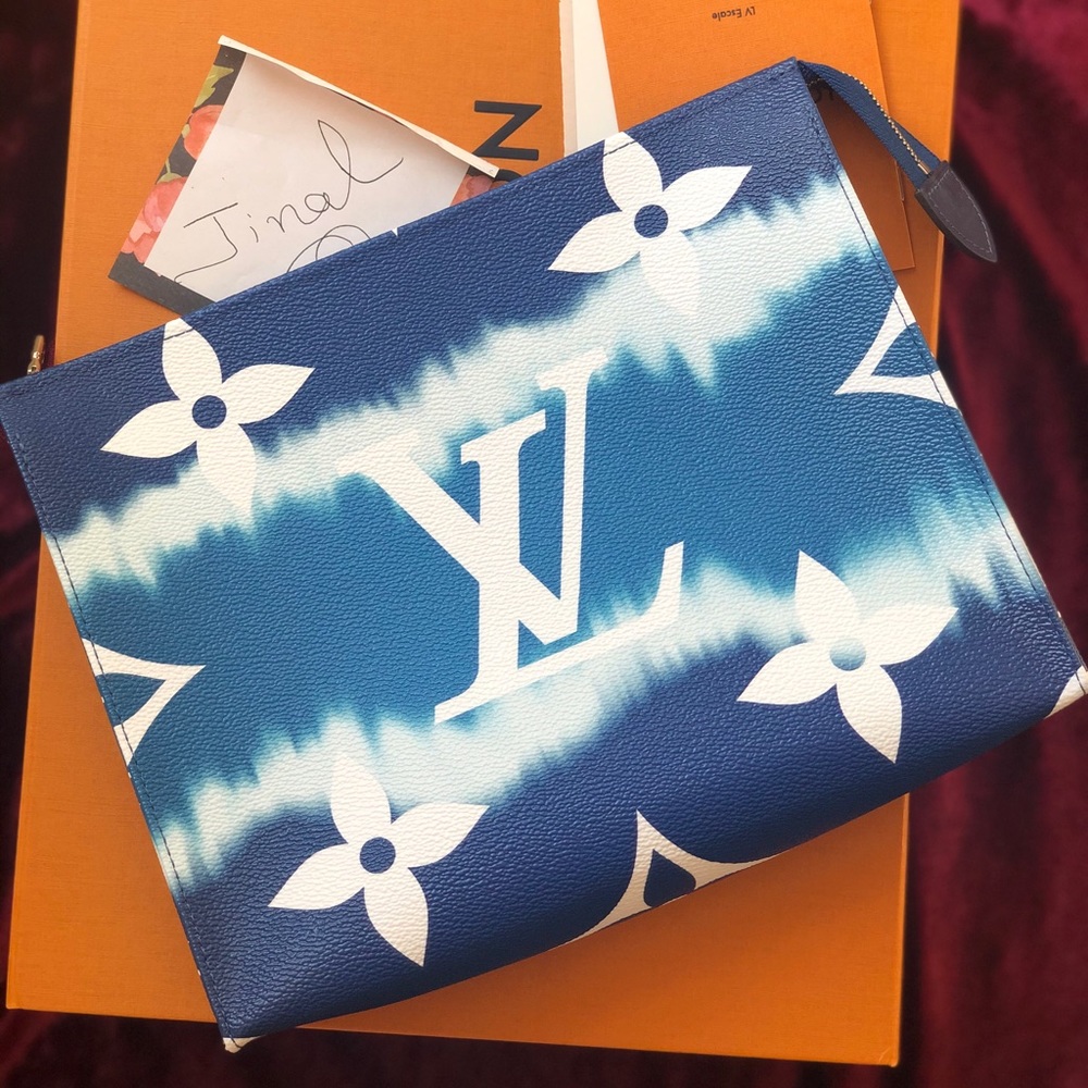 ❌SOLD❌Brand new Louis Vuitton ESCALE TOILETTE 26